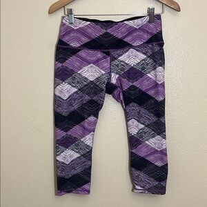 Ododos Purple Patterned Athletic Capri Length Leggings